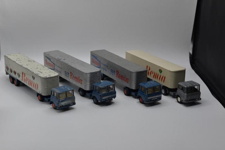 Partijtje Lion Car Daf Remia vrachtwagens, Hobby en Vrije tijd, Modelauto's | 1:50, Gebruikt, Bus of Vrachtwagen, Lion Toys, Ophalen of Verzenden