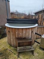 Welvaere Ducktub Hottub, 5-persoons, Houtgestookt, Tuin en Terras, Bubbelbaden en Hottubs, Ophalen, Gebruikt, Afdekzeil, Vast