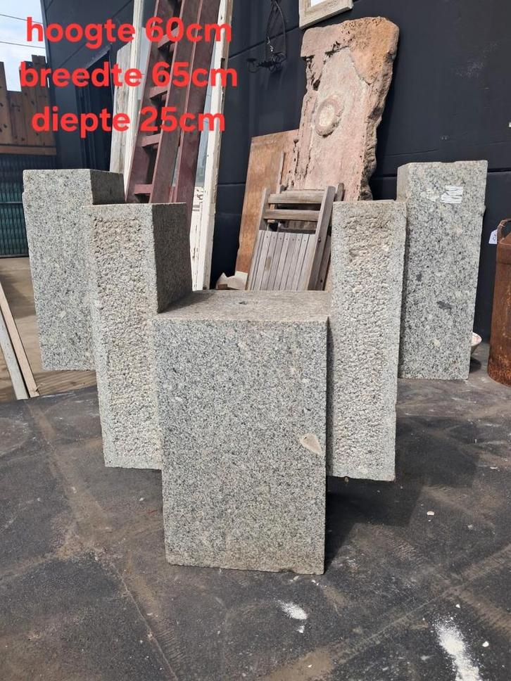 Massieve granieten sokkel, Tuin en Terras, Tuinbeelden, Zo goed als nieuw, Metaal, Ophalen