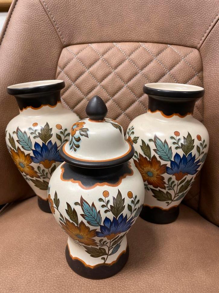 Set van 3 Flora Gouda Holland Handwerk vazen, Antiek en Kunst, Antiek | Vazen, Ophalen of Verzenden