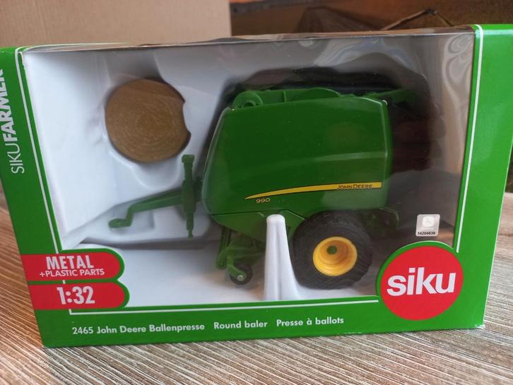 John Deere 990 Balenpers Siku, Hobby en Vrije tijd, Modelauto's | 1:32, Nieuw, Tractor of Landbouw, SIKU, Ophalen of Verzenden