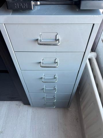 Archiefkast grijs beschikbaar voor biedingen
