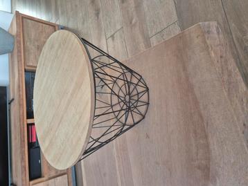 Draadmand met deksel/ bijzettafel beschikbaar voor biedingen