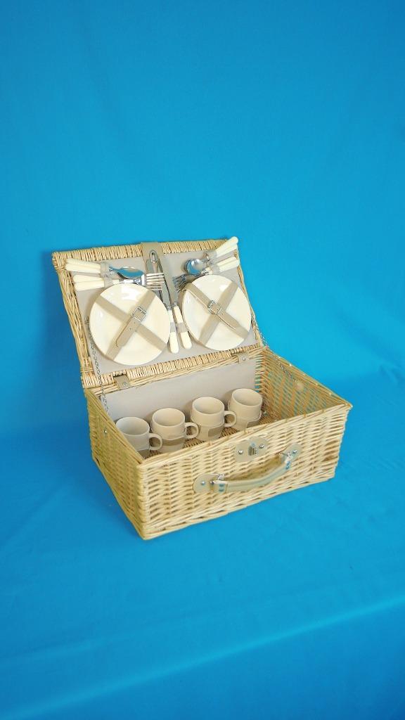 Vintage Beige Picnic Basket | Cream | 4 Person Set | Wicker, Hobby en Vrije tijd, Picknickmanden, Gebruikt, Verzenden
