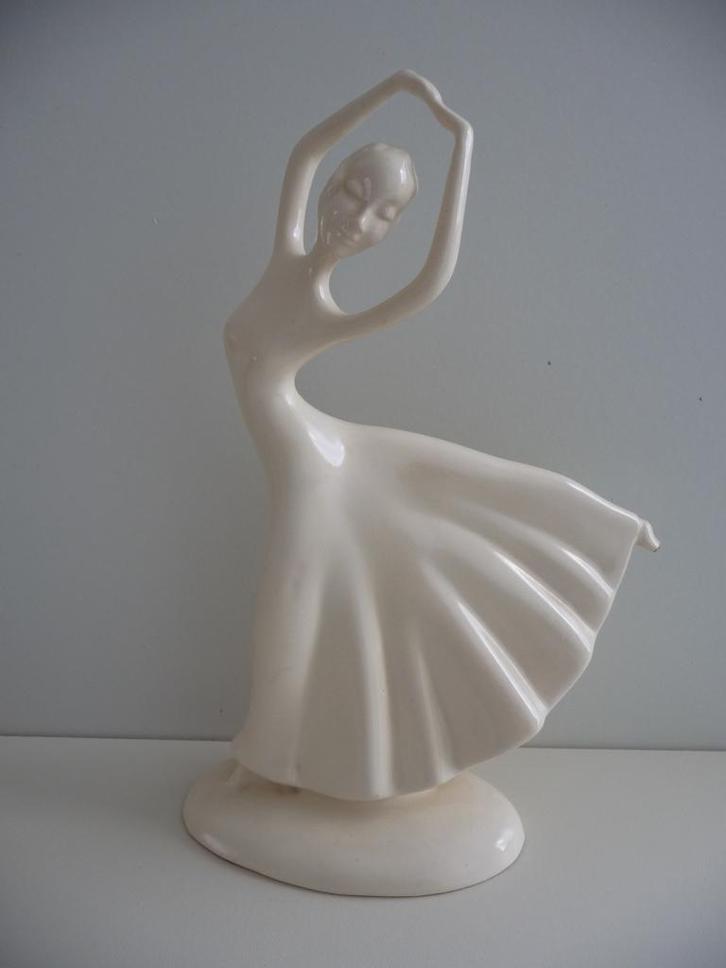 beeldje DANSERES - Plateelbakkerij GOUDA 30-jaren, Antiek en Kunst, Antiek | Keramiek en Aardewerk, Ophalen of Verzenden