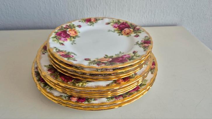 Royal Albert bordjes, Antiek en Kunst, Antiek | Servies compleet, Ophalen of Verzenden