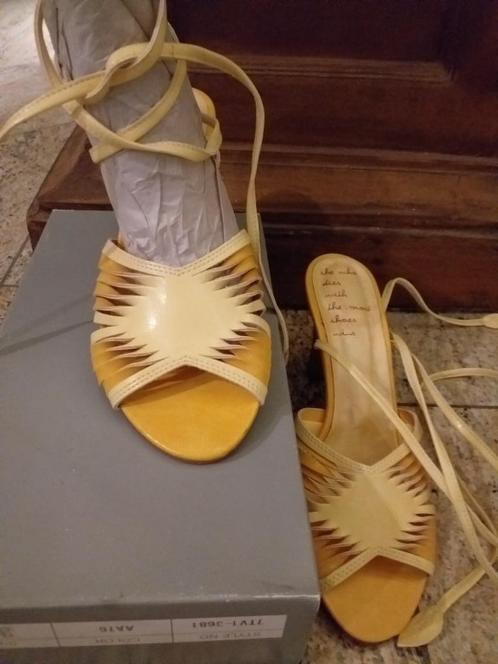 Schoen Geel met Hak van Kurk 37 ( Jool ), Kleding | Dames, Schoenen, Zo goed als nieuw, Sandalen of Muiltjes, Geel, Verzenden