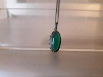 ANTIEKE ZILVEREN ART DECO HANGER met GROENE STEEN + COLLIER beschikbaar voor biedingen