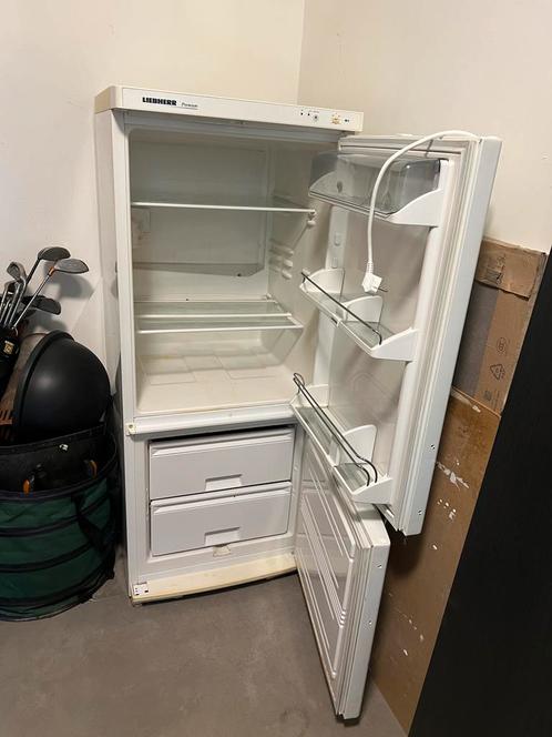 Liebherr compacte koelkast met 2 vriesladen, Witgoed en Apparatuur, Koelkasten en IJskasten, Gebruikt, Met aparte vriezer, 200 liter of meer