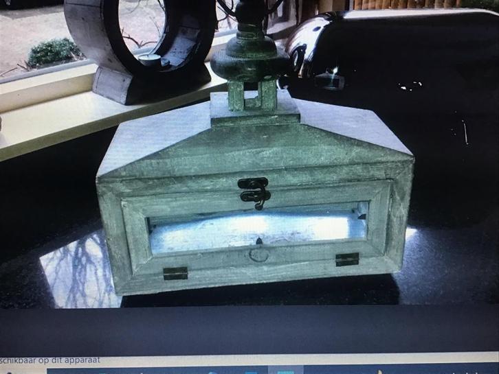 Oud houten windlicht met glazen ruitjes, Huis en Inrichting, Woonaccessoires | Kandelaars en Kaarsen, Gebruikt, Hout, Ophalen of Verzenden