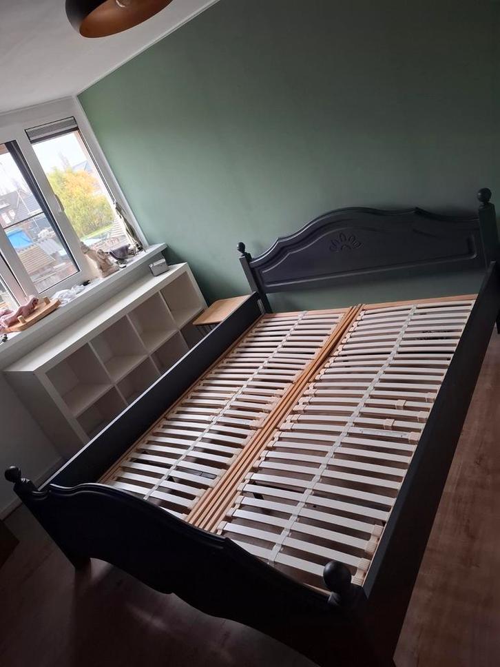 Grijs 2 persoons bedframe met lattenbodem, Huis en Inrichting, Slaapkamer | Bedden, Zo goed als nieuw, Tweepersoons, 160 cm, Hout