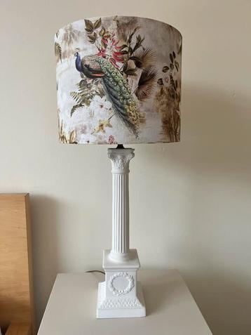 Twee fraaie lampen in Empirestijl beschikbaar voor biedingen