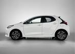 Toyota Yaris 1.5 Hybrid Dynamic (bj 2021, automaat), Gebruikt, Wit, 1490 cc, Bedrijf