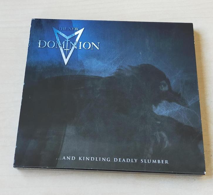The New Dominion - And Kindling Deadly Slumber CD 2009, Cd's en Dvd's, Cd's | Hardrock en Metal, Zo goed als nieuw, Ophalen of Verzenden
