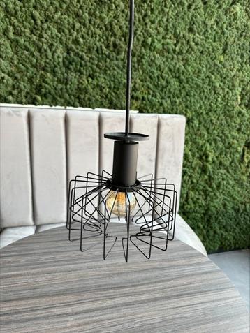  Te koop: Stijlvolle hanglampen voor elk interieur!  beschikbaar voor biedingen