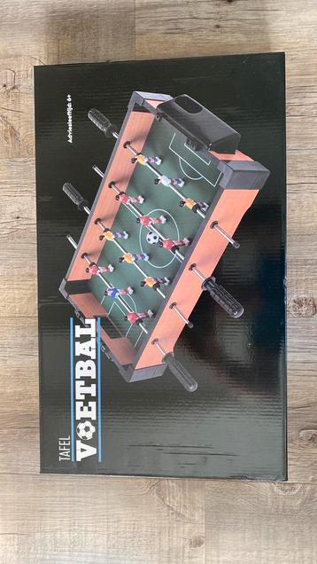 Mini voetbaltafel beschikbaar voor biedingen