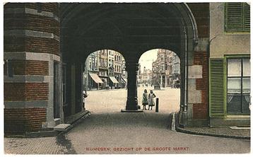 963598	Nijmegen	Gezicht op de Groote Mark	1909	Gelopen met p beschikbaar voor biedingen