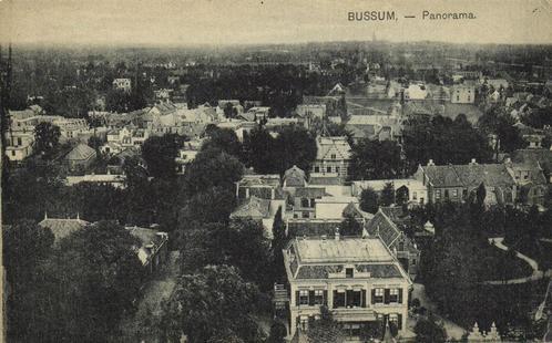 Bussum, - Panorama. - vanuit de lucht - gelopen, Verzamelen, Ansichtkaarten | Nederland, Gelopen, Noord-Holland, 1920 tot 1940