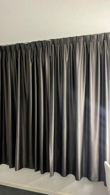 Gordijnen beschikbaar voor biedingen