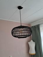 Hanglamp lampenkap zwart rotan, Huis en Inrichting, Lampen | Hanglampen, Minder dan 50 cm, Ophalen of Verzenden, Zo goed als nieuw