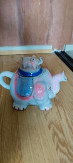 theepot in de vorm van een olifant met slurf omhoog, Ophalen of Verzenden