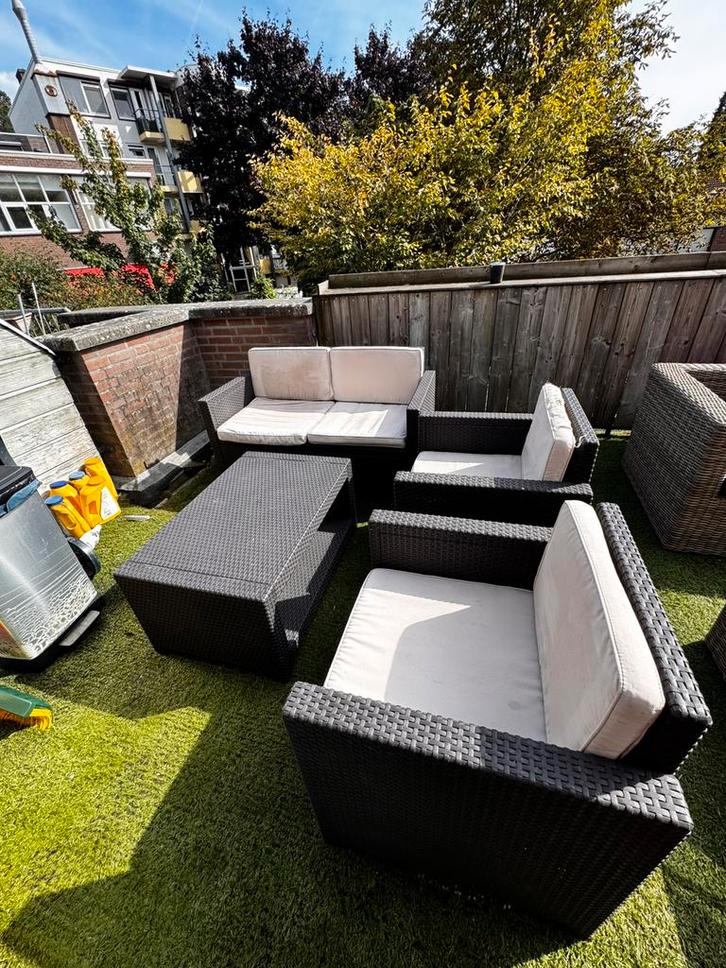Loungeset met bank, twee stoelen en tafel te koop, Tuin en Terras, Tuinsets en Loungesets, Gebruikt, Loungeset, Kunststof, 4 zitplaatsen