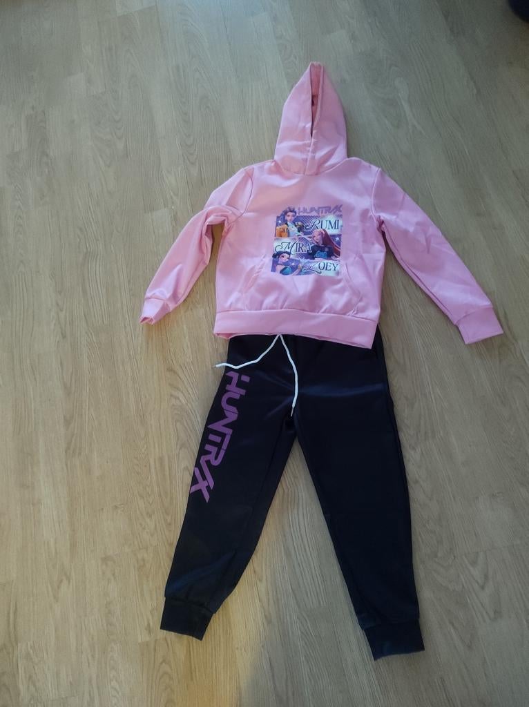 Te koop: Leuk vrijetijds-/trainingspak, Kinderen en Baby's, Kinderkleding | Maat 128, Ophalen of Verzenden, Nieuw, Meisje, Setje