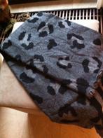 Dames omslagdoek grijs/zwart, Kleding | Dames, Ophalen of Verzenden, Zo goed als nieuw, Maat 46/48 (XL) of groter, Sjaal