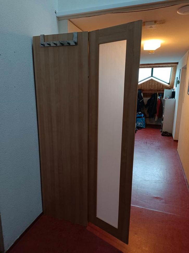 Handige opbergkast met deur en vier planken, Huis en Inrichting, Kasten | Kledingkasten, Zo goed als nieuw, 200 cm of meer, 50 tot 100 cm