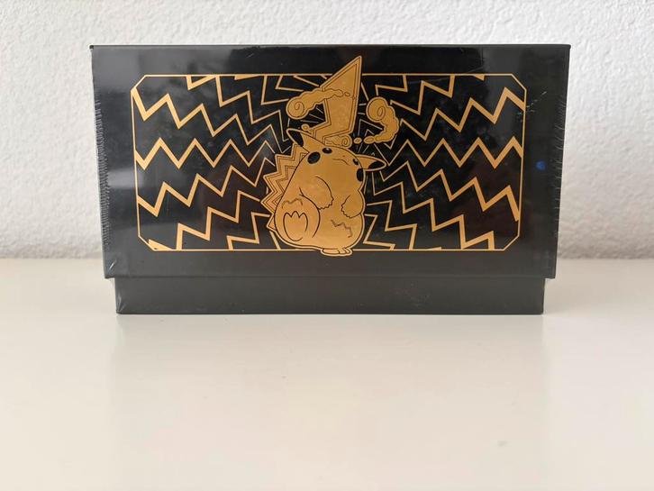 Pokemon radiant energy black bolt gift box (pikachu cs4.1c, Hobby en Vrije tijd, Verzamelkaartspellen | Pokémon, Zo goed als nieuw