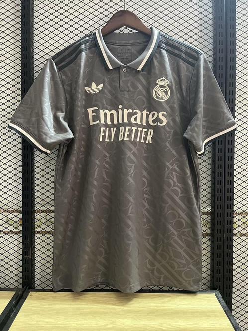 Real Madrid 24/25 grijze shirt uit, Sport en Fitness, Voetbal, Zo goed als nieuw, Shirt, Maat XS of kleiner, Ophalen of Verzenden
