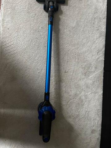 Blauwe Steelstofzuiger - Gebruikt beschikbaar voor biedingen