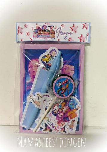 Traktatie schrijfblok met lolie, pen,stickers Kpop beschikbaar voor biedingen