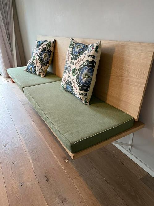 eikenhouten muurbank, inclusief olijf groene zitkussens, Huis en Inrichting, Banken | Sofa's en Chaises Longues, Gebruikt, Hout