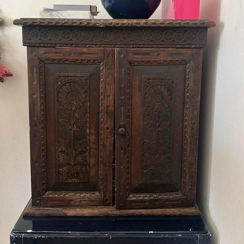 Bohemian vintage houten bloemen kastje, Antiek en Kunst, Antiek | Meubels | Kasten, Ophalen