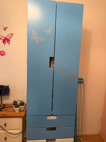 Kledingkast beschikbaar voor biedingen