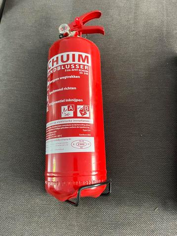 Brandblusser eventueel met ophangbeugel beschikbaar voor biedingen
