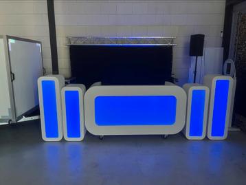 Nieuwe DJ booth met of zonder zuilen  beschikbaar voor biedingen