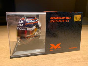 Max Verstappen Orange Lion 2025 1:4 helm Red Bull Racing beschikbaar voor biedingen