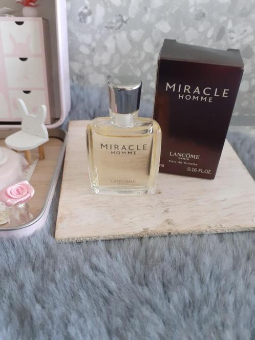 parfumminiatuur met doosje miracle homme by lancome, Verzamelen, Parfumverzamelingen, Zo goed als nieuw, Miniatuur, Gevuld, Ophalen
