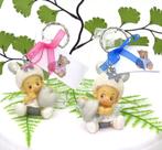 Zeer leuke grijs met wit baby sleutelhanger., Ophalen of Verzenden, Nieuw, Feestartikel, Geboorte of Huwelijk
