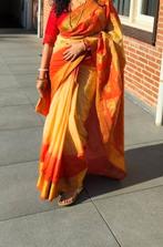 Prachtige Zijden Saree - Crème, Rood & Goud, Kleding | Dames, Ophalen, Zo goed als nieuw, Rood, Boven de knie