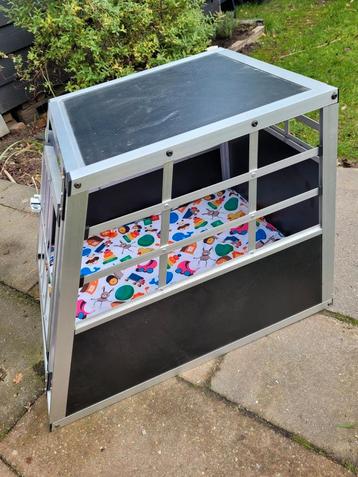 Hondenbench voor de auto beschikbaar voor biedingen