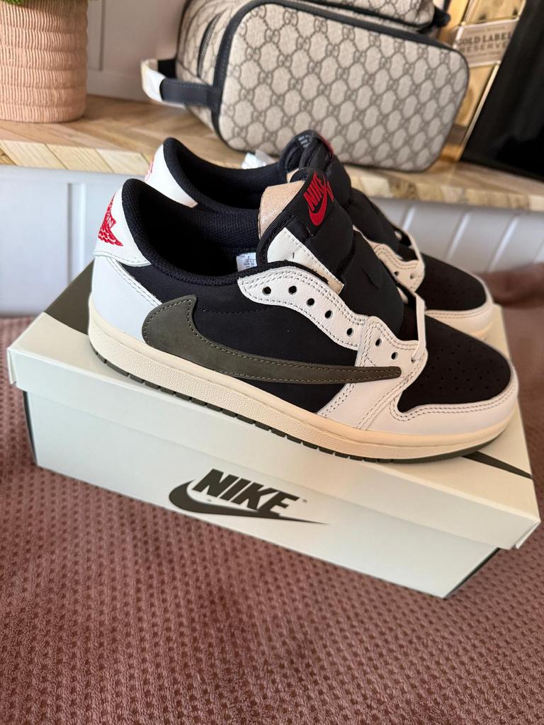 Nike Air Jordan 1 Travis Scott Low maat 38, Kinderen en Baby's, Ophalen of Verzenden, Nieuw, Jongetje of Meisje, Schoentjes