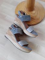 Sandalen met sleehak mt 38 van Manfield grijs met beige, Verzenden, Sandalen of Muiltjes, Zo goed als nieuw, Grijs