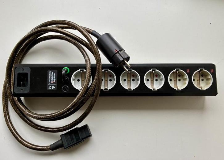 Essential Audio Tools Mains Multiplier 6+, Audio, Tv en Foto, Audiokabels en Televisiekabels, Zo goed als nieuw, Overige kabels