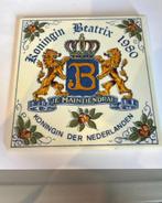 Herdenkings tegel Koningin Beatrix 1980 – 15x15 cm keramiek, Verzamelen, Koninklijk Huis en Royalty, Ophalen of Verzenden, Zo goed als nieuw