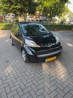 Peugeot 107 1.0 12V 5DR 2012 Zwart, Auto's, Peugeot, Voorwielaandrijving, Zwart, 4 stoelen, Origineel Nederlands