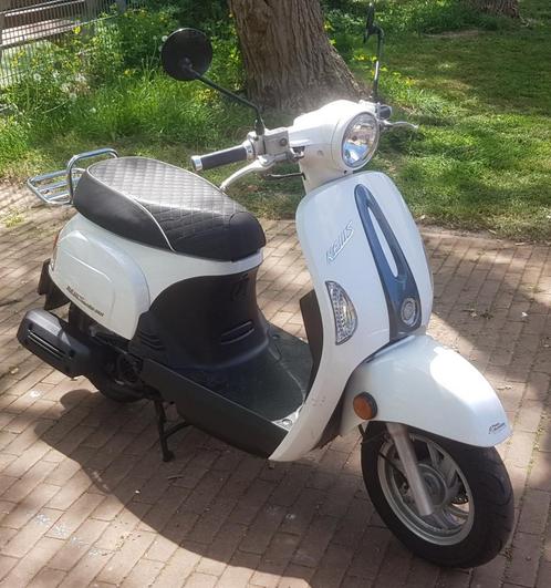 Kymco newsento 50i snorscooter . Injectie, Fietsen en Brommers, Scooters | Kymco, Zo goed als nieuw, Overige modellen, Maximaal 25 km/u