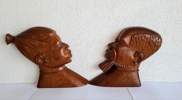 Een koppel Afrikaanse houten hoofden, Antiek en Kunst, Kunst | Niet-Westerse kunst, Ophalen of Verzenden